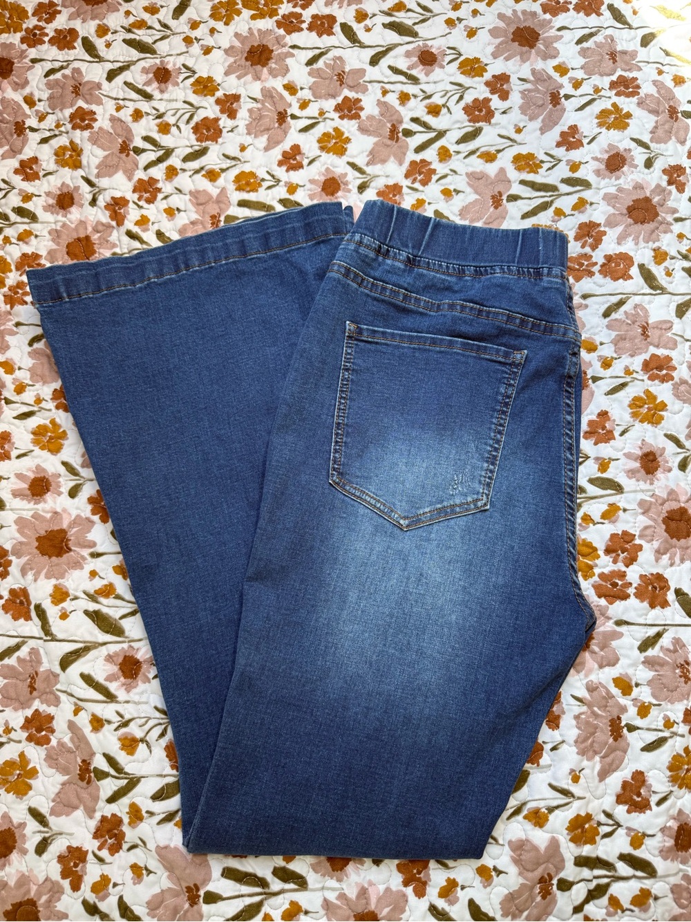Women's Dark Blue Flare Jeans - High-Rise Stretch